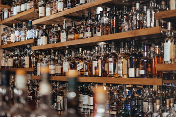 Copo de bourbon com gelo — Guia completo de bourbon whisky americano